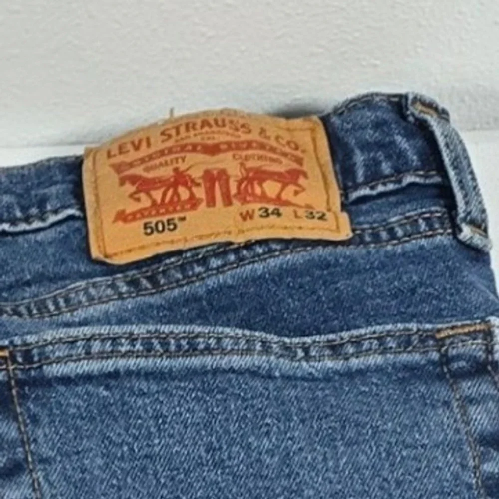 Levis 505 Regular Fit Jeans Mens 34x32 Medium Wash Blue Straight Leg Denim